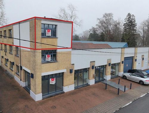                                         Bureaux à louer à Roeselare, € 450
