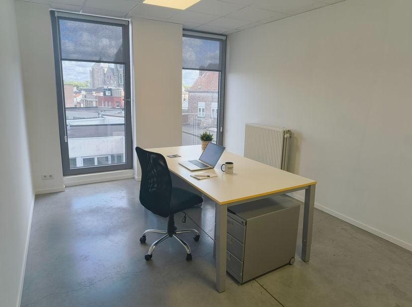  <br />
Ben je op zoek naar een inspirerende kantoorruimte als (startende) ondernemer? Dan is Ondernemerscentrum Kortrijk dé plek voor jou! In dit bru