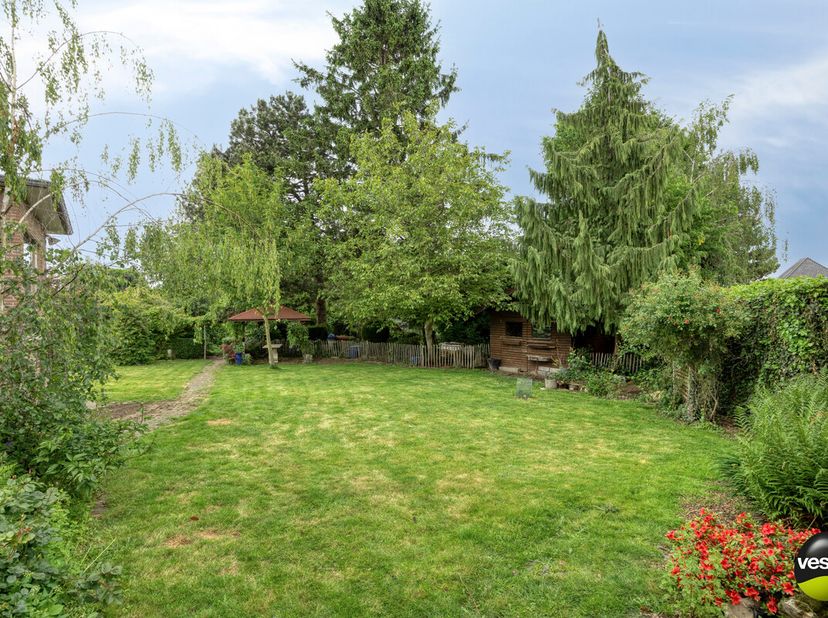 Gelijkvloerse gezinswoning gelegen te Bilzen, Spurkerweg 47.<br />
<br />
Deze tijdloze bungalowwoning bevindt zich op wandelafstand van het centrum v