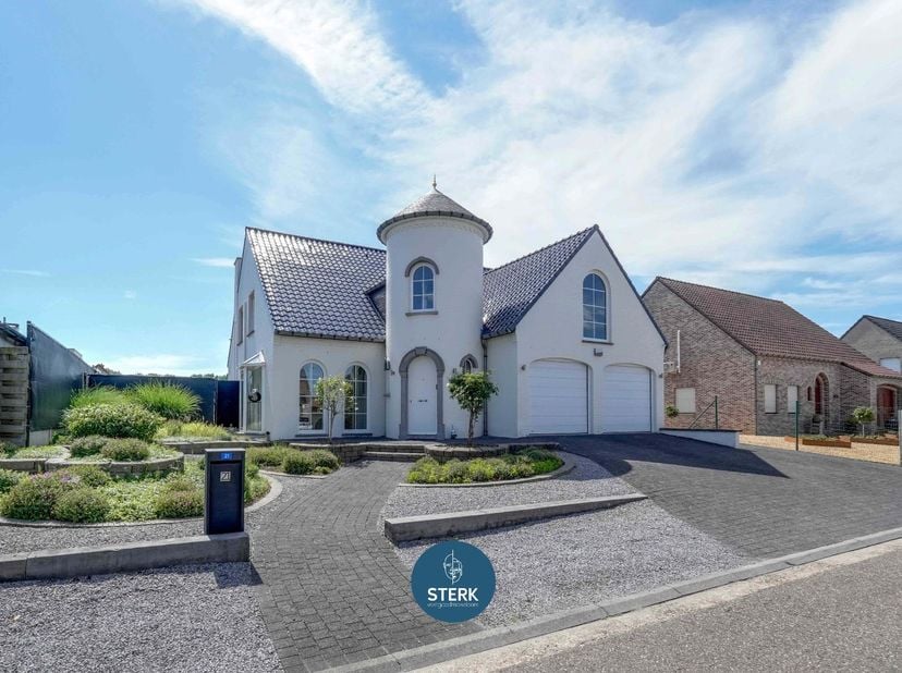 CHARMANTE VILLA (EPC LABEL B) MET ZWEMBAD OP EEN TOPLOCATIE TE LANAKEN !<br />
<br />
We vinden deze open bebouwing met een bewoonbare oppervlakte van