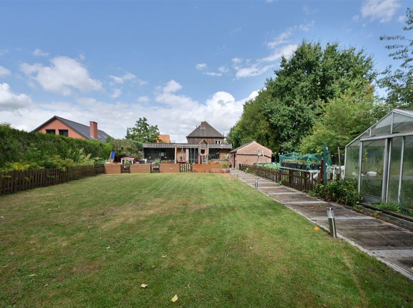 Huis te koop in Mussenstraat 1,
                    2235 Hulshout