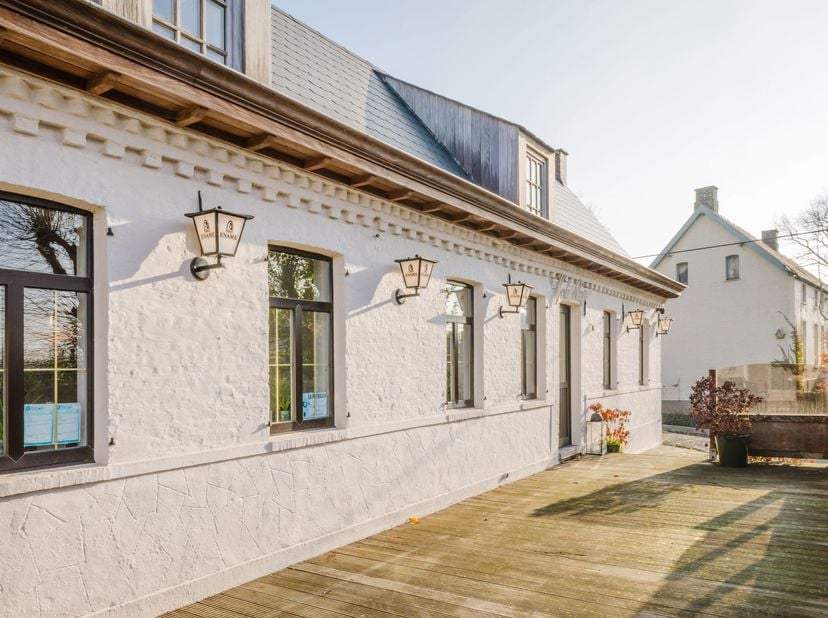 Ligging – Horecazaak te koop in het hart van de Vlaamse Ardennen<br />
Ontdek deze unieke horecazaak in de groene, toeristische regio van de Vlaamse A