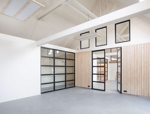                                         Bureaux à louer à Roeselare, € 600
