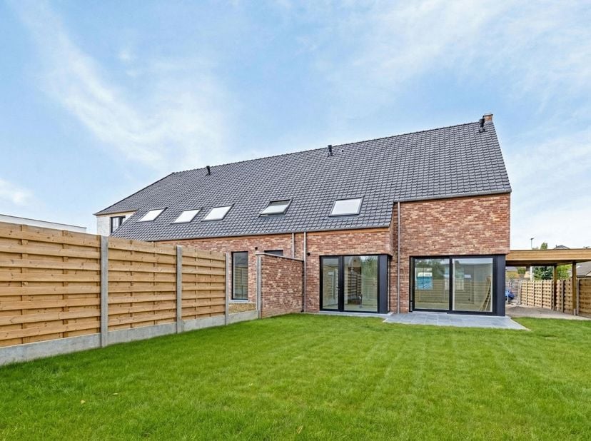 KANTWERK&amp;nbsp;is een kleinschalig en uiterst energiezuinig nieuwbouwproject bestaande uit 3 gekoppelde woningen in landelijke stijl en één moderne all