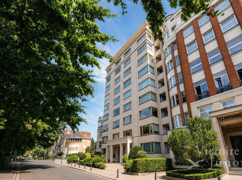 Presenteert door Maia Zinchenko: maia.zinchenko@victoire.be; 0473 365 805<br />
Victoire Junot biedt aan: SQUARE VERGOTE - Magnifieke woning van 220 m
