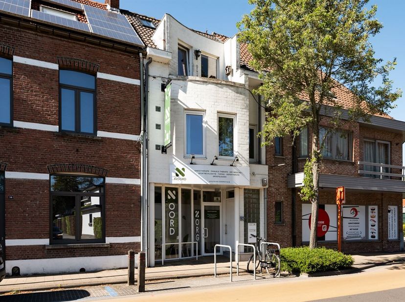 Openhuizendag op zaterdag 13 juni van 14u00 - 15u00<br />
Duplexappartement met 1 slaapkamer in het centrum van Essen <br />
Winkels, scholen en openb