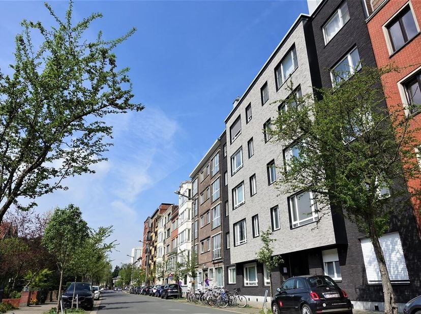 Patijntjestraat 132: Op zoek naar een gezellig appartement te huur nabij Gent Station? Dan is dit pand mogelijk iets voor u.<br />
De belangrijkste tr