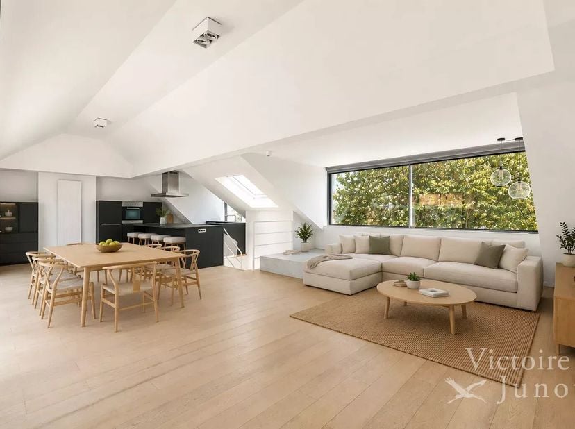 In de gewilde wijk Chatelain/Place Brugmann, prachtig hedendaags penthouse van ± 177 m² brut, recent gerenoveerd in een kleine copropriété. Het bestaa