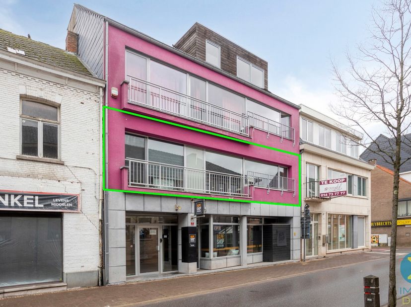 Ruim en lichtrijk appartement met 3 slaapkamers in het centrum van Arendonk<br />
Op een uitstekende locatie in het hart van Arendonk, op wandelafstan