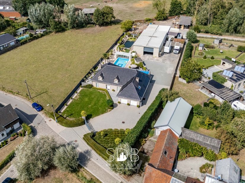 Bien professionnel à vendre à ,
                    9260 Wichelen