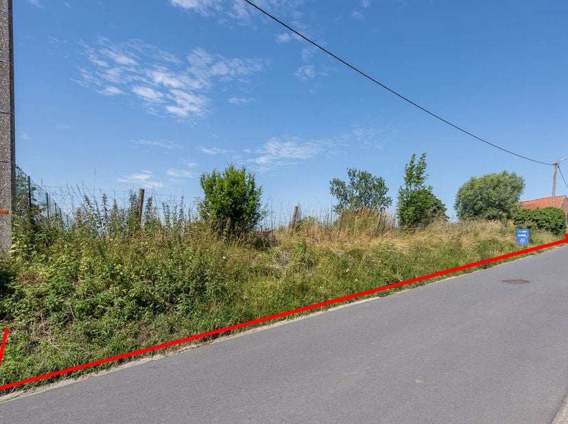 PERCEEL GROND<br />
<br />
Perceel grond gelegen in woongebied met landelijk karakter, met een oppervlakte van 10a 06ca, gelegen in een rustige omgevi