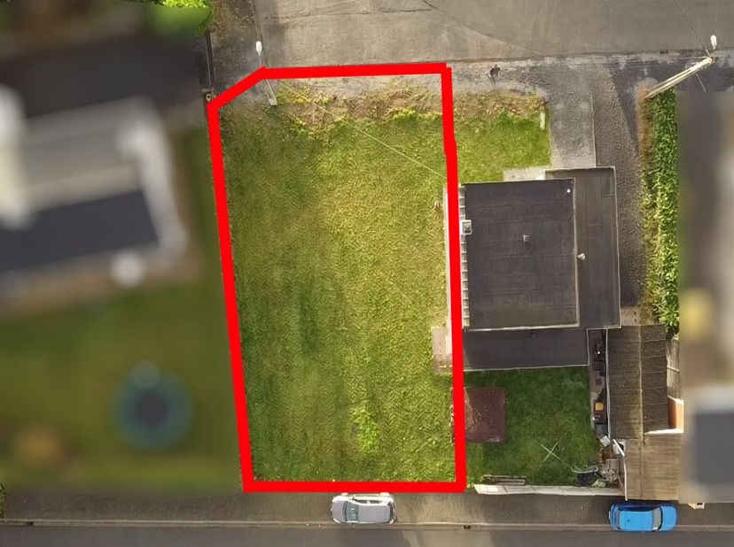 Waregem: dit bouwrijp perceel is gelegen in de Eertbruggestraat en Grasdreef in Waregem.Dit is een A+ locatie, gelegen in een rustige gegeerde wijk en