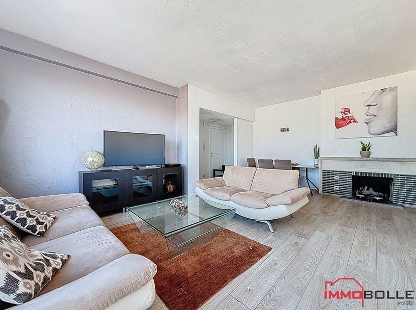 Wijk Chant d'Oiseau en in de nabijheid van alle faciliteiten (openbaar vervoer, winkels, ring E411, ...), mooi appartement van +/- 76m² (volgens EPC)