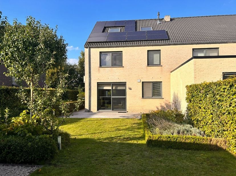 Mooie afgewerkte HOB met 3 slaapkamers en afgewerkte tuin in Houthalen-Helchteren.Voor meer info ga naar https://www.era.be/nl/te-huur/houthalen-helch