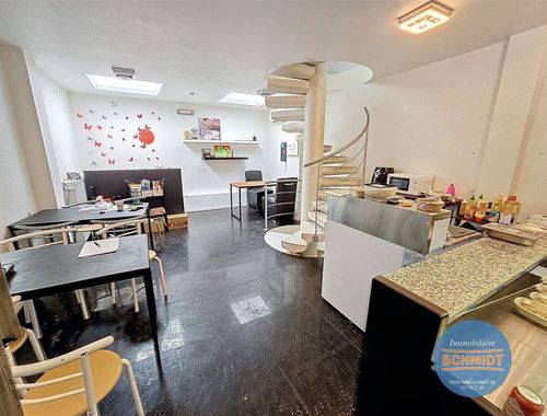                                         Handelsgelijkvloers te koop in Etterbeek, € 147.000
