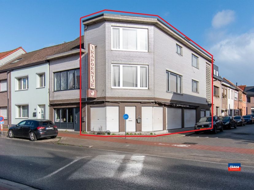 HEMIKSEM | TWEE HANDELSHUIZEN GELEGEN OP DE VERBINDINGSAS ANTWERPEN - BOOM | TOTALE GRONDOPPERVLAKTE 207m² |<br />
Kenmerken : <br />
- Bouwjaar 198