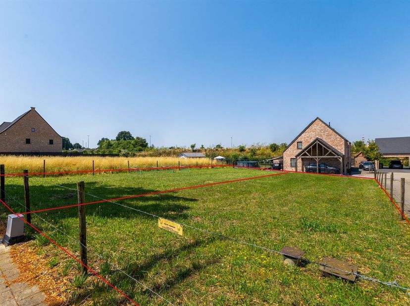 Bouwgrond voor halfopen bebouwing in verkaveling Meeuwerkiezel te Bree<br />
Bent u op zoek naar een bouwgrond op een rustige en toch centrale locatie