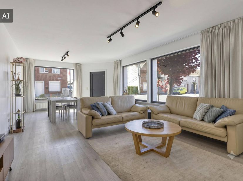 Planifiez une visite bientôt !<br />
<br />
Une charmante maison d'une surface habitable de 150 m², d'un jardin confortable et d'un garage, située dan