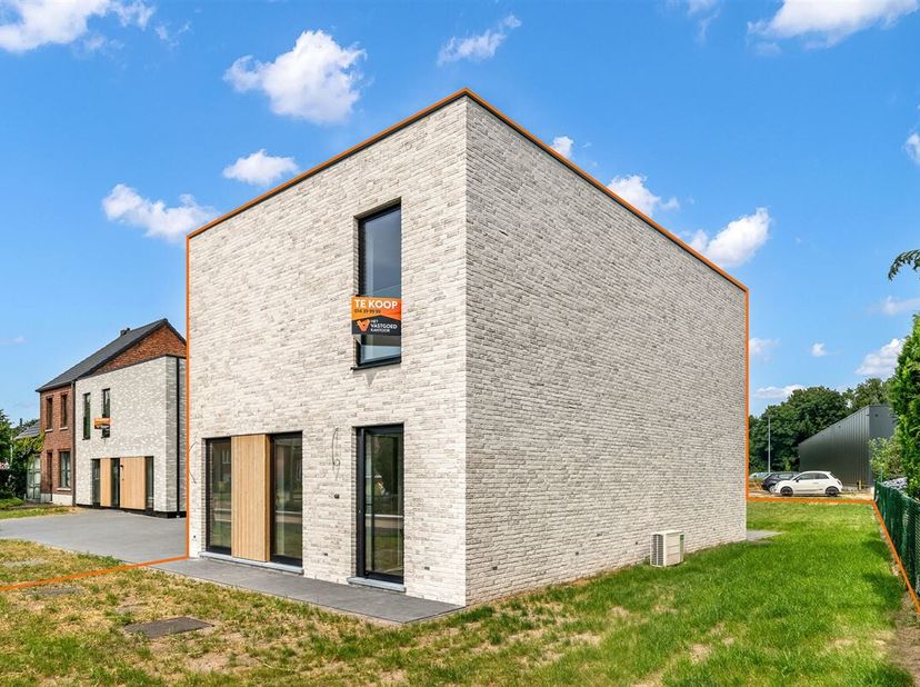Hoogkwalitatieve, energiezuinige nieuwbouwwoning nabij centrum.<br />
Belangrijkste troeven:<br />
- Prachtige hoogwaardige keuken met Miele toestelle