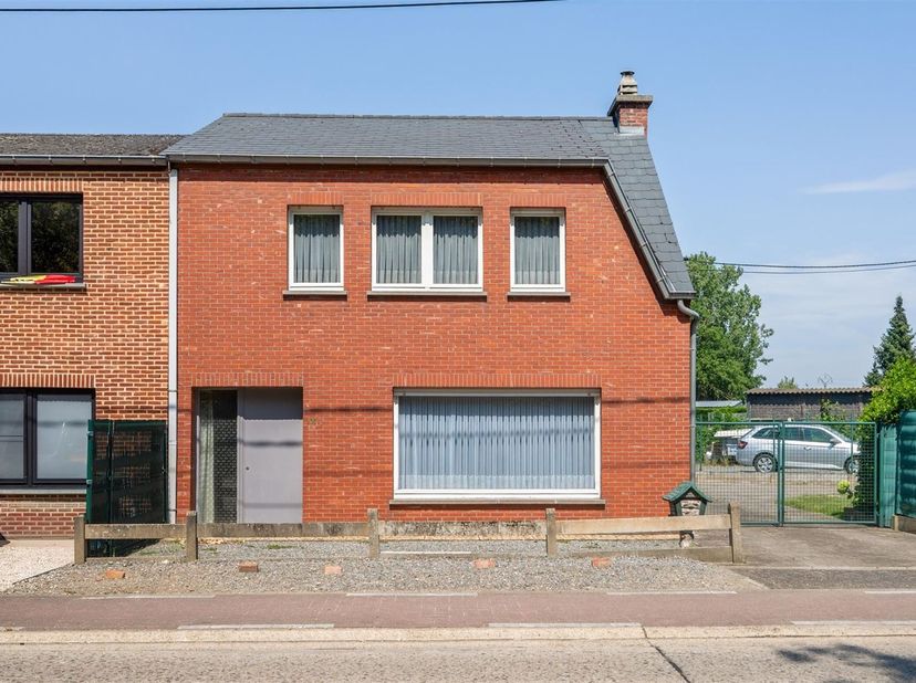 Te moderniseren gezinswoning met 3 slaapkamers en aangename tuin te Baal<br />
Deze halfopen gezinswoning, gelegen op een perceel van 535 m², biedt d