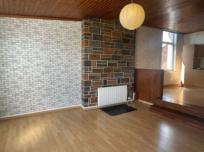 Beleggingspand bestaande uit 4 flats met twee slaapkamers en 4 parkeerplaatsen in het hart van Pommeroeul.<br />
Ideale locatie: rustig en toch dicht