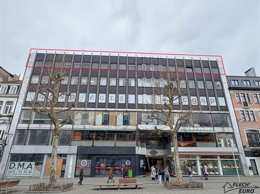 VERVIERS, au 5eme étage de la galerie des deux places, grand plateau de 622m² à rénover idéal pour des bureaux. Possibilité de transformation du plate