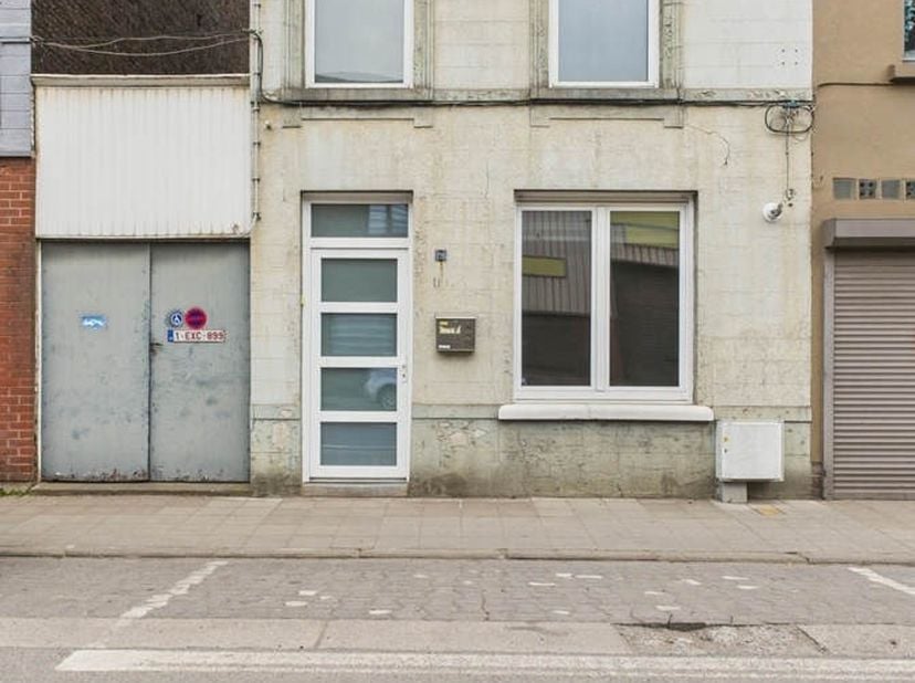 À Vendre : Maison Familiale 3 chambres avec jardin !<br />
Située au 126, rue de Châtelet à 6030 Mont-sur-Marchienne, cette maison spacieuse est idéal