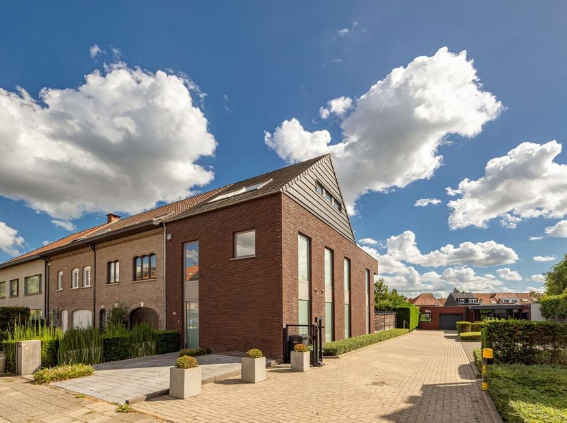 Huis te koop in Drie Eikenstraat 90,
                    2650 Edegem