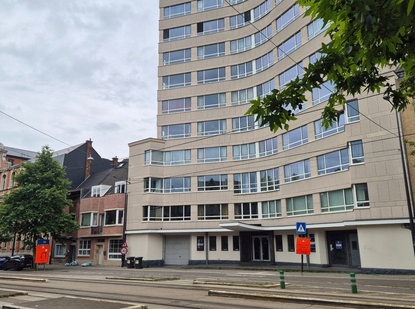 Garage à vendre
                    à 9000 Gent
