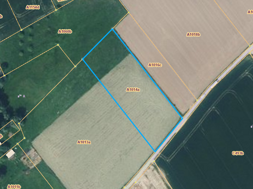 PERCEEL LANDBOUWGROND - <br />
<br />
Een perceel landbouwgrond, gelegen ter plaatse genaamd “Stuyvenberg”, gekadastreerd volgens recent kadastraal ui