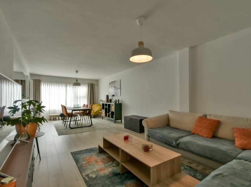 Ontdek dit instapklare appartement op de tweede verdieping, gelegen in het hart van Torhout.<br />
De Markt van Torhout bevindt zich op amper 100 mete