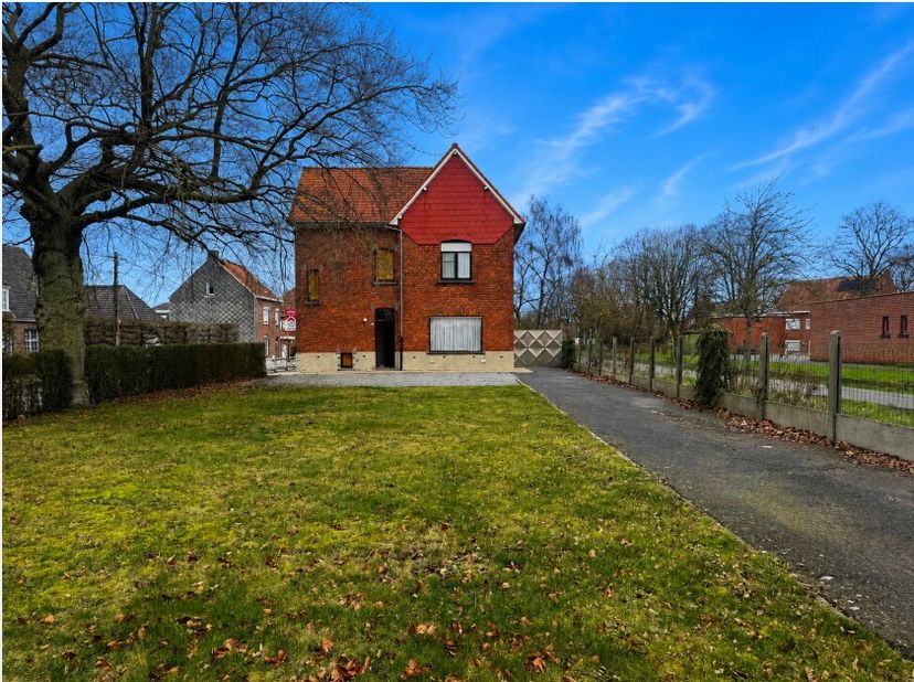 Langemark-Poelkapelle - Ruime woning met veel mogelijkheden dichtbij het centrum.Deze woning met veel mogelijkheden vormt de perfecte basis voor wie o