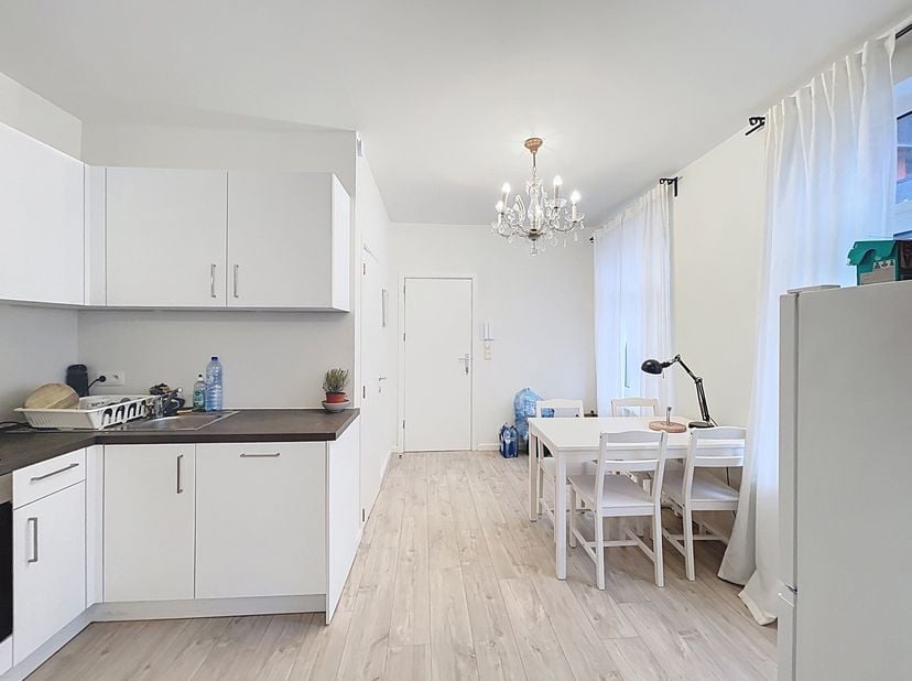 Infos &amp;amp; Visites, contactez Jean-Philippe : +32 492 56 33 19 - jp@bytheway.be. Situé au coeur du quartier des Marolles, à quelques pas de la Place