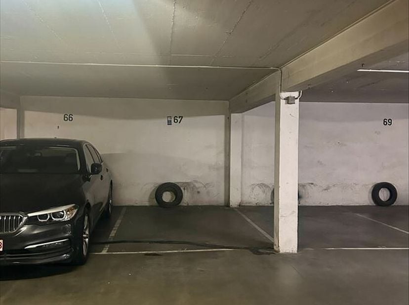 Situation :<br />
Cette place de parking souterraine bénéficie d'un emplacement idéal sur l'Italiëlei, en plein coeur d'Anvers. Grâce à son emplacemen