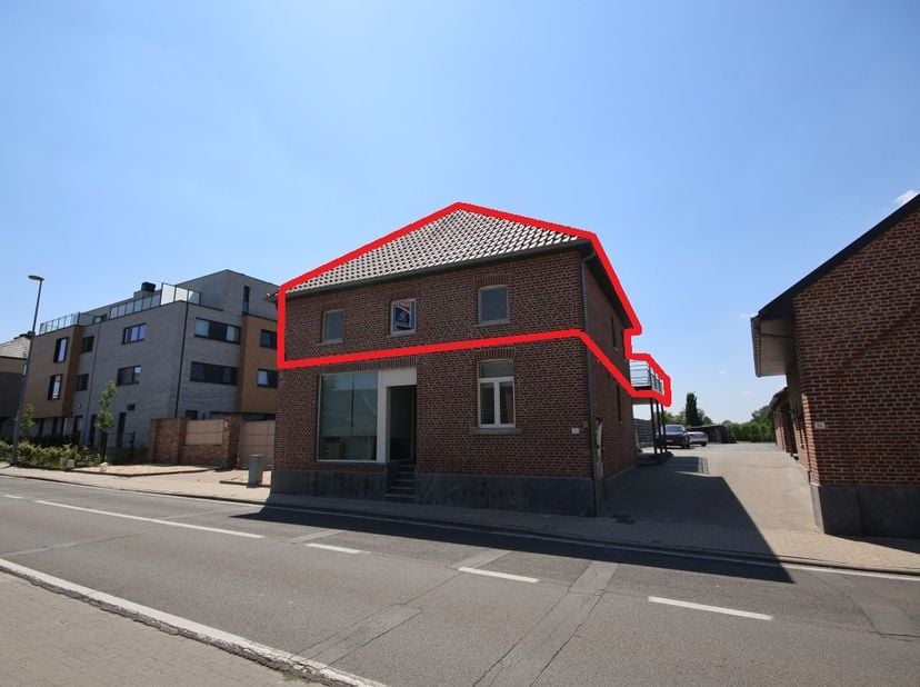 Op een rustige en centrale ligging, vlak bij het centrum van Wellen, bevindt zich dit verzorgde appartement in een vrijstaande woning. Op slechts enke