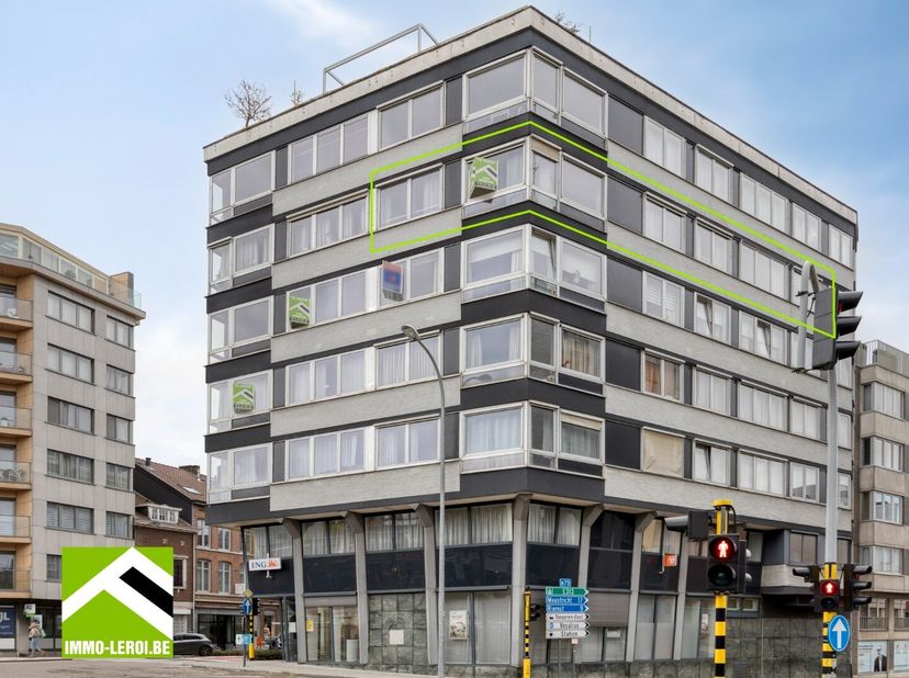 Bekijk dit appartement rechtstreeks op de site van Immo Leroi: https://www.immo-leroi.be/pand/kopen-appartement-tongeren/7548365.<br />
Dit appartemen