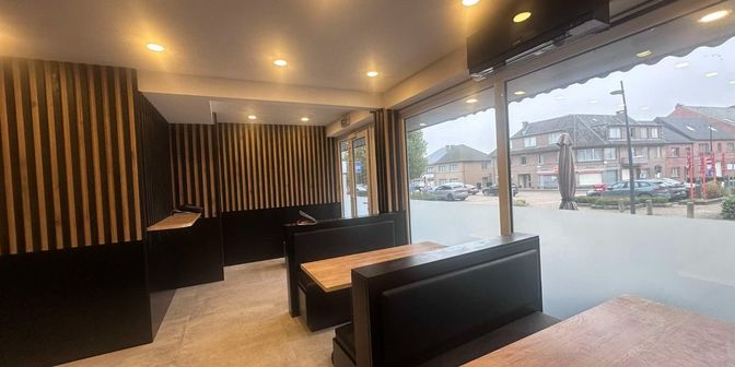 Bedrijfsvastgoed te koop in Postweg 138, 1602 Vlezenbeek