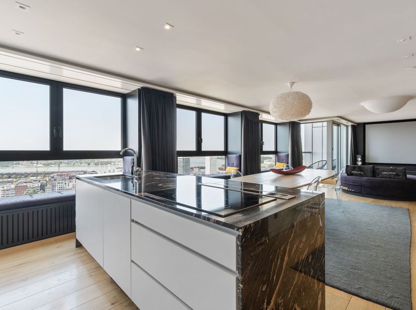 Penthouse exclusif avec vue panoramique à vendre !<br />
<br />
Emplacement :<br />
Au 21ème étage de l'emblématique London Tower sur l'Eilandje, a