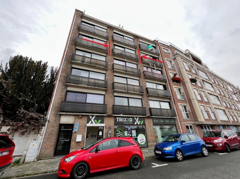 NL : Geheel vernieuwde studio met indeling : inkomhal, nieuwe badkamer met ligbad en douchemogelijkheid, ruime leefruimte met slaaphoek, gemeenschappe