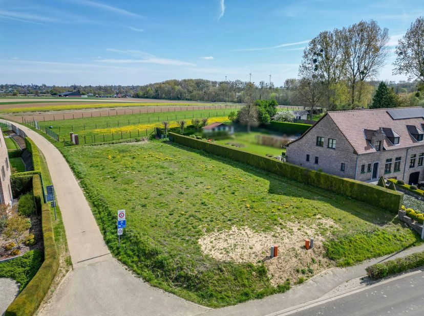 In de landelijke en gegeerde deelgemeente Rijkhoven bieden wij deze twee aantrekkelijke bouwgronden aan, rustig gelegen in de Bammestraat.<br />
De pe