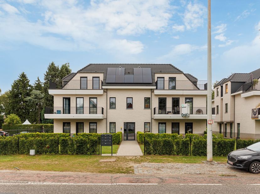 Bezoek mogelijk na aanmaak huurdersprofiel via: https://onid.mijnhuurprofiel.be/property/912dd6f8-35c8-4961-881f-c34cd81aaf4eDit stijlvolle dakapparte