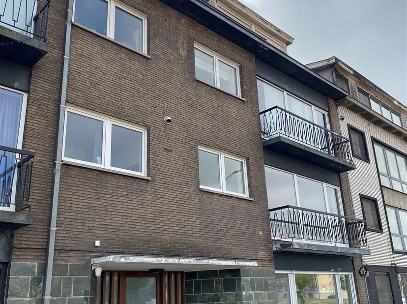 Modern gerenoveerd appartement te huur op 10 minuten wandelen van centrum Zelzate! <br />
<br />
Het appartement gelegen op de eerste verdieping wor