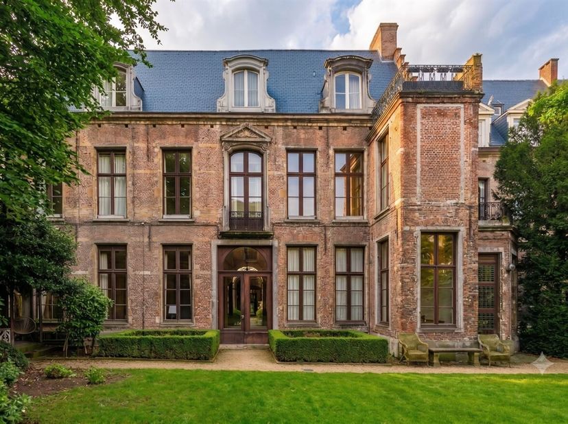 Studio au charme authentique situé dans une maison de marchand historique !<br />
Situation : Ce studio plein de charme (meublé) est situé dans un mag
