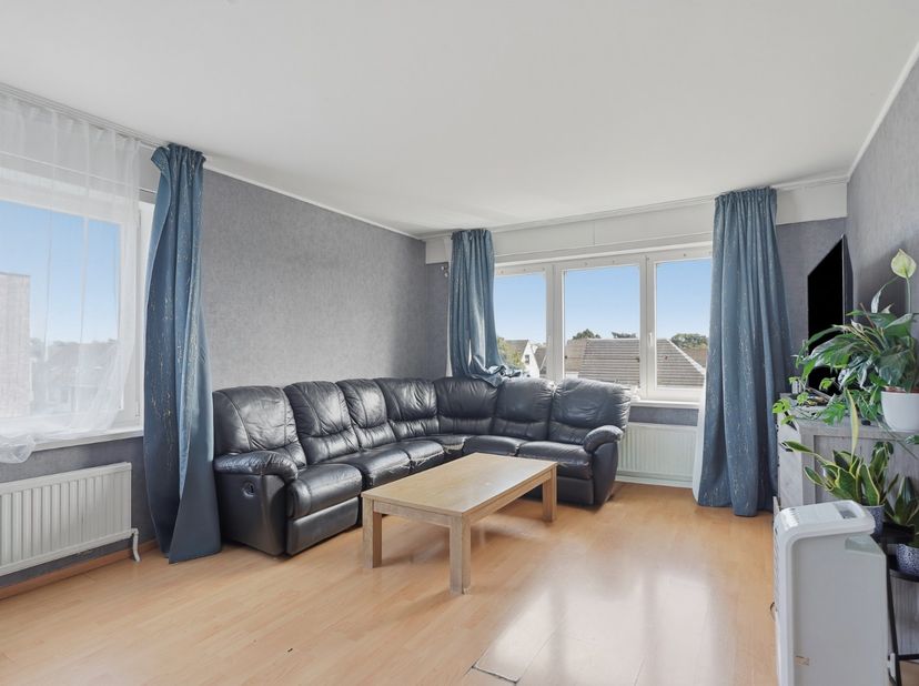 Ruim en lichtrijk appartement met drie slaapkamers op een rustige ligging in Sint-Andries, op korte afstand van de Brugse binnenstad en alle dagelijks