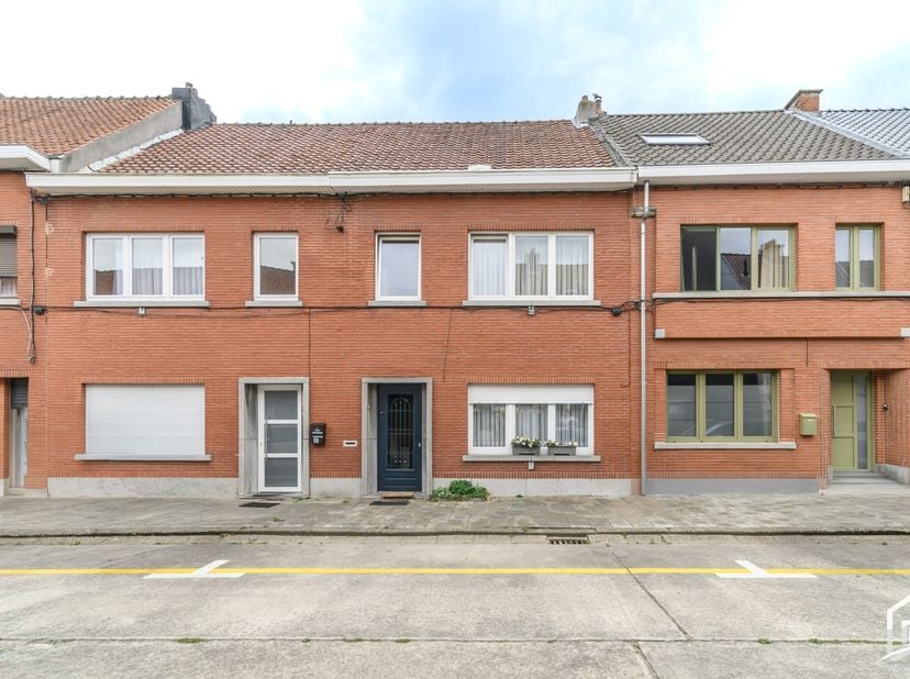 KIJKDAG OP ZATERDAG 12 SEPTEMBER VAN 13U30 TOT 15U30 NA AFSPRAAK !&amp;nbsp; Deze charmante woning is gelegen aan de stadsrand van Aalst op een perceel va