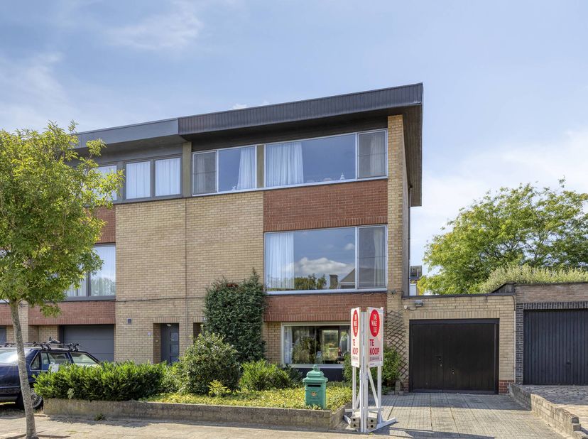 Huis te koop in Canadalaan 81,
                    2940 Hoevenen