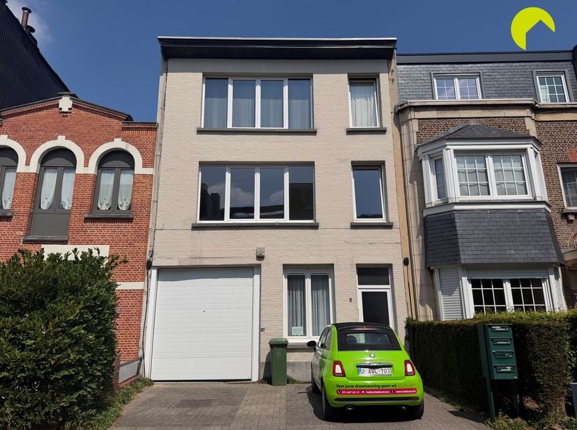 Tof 1-slaapkamerappartement nabij het Rivierenhof<br />
In een kleinschalig en verzorgd gebouw, bestaande uit slechts drie appartementen, bevindt zic