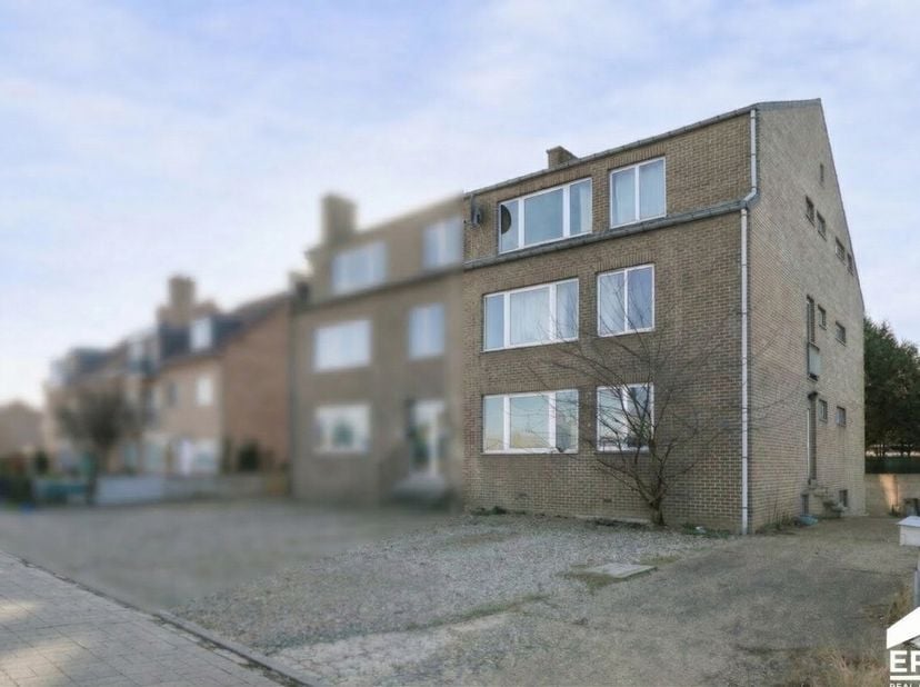 Volledig verhuurd opbrengstgebouw met 3 ruime appartementen en garagesBent u op zoek naar een zorgeloze investering met een onmiddellijk rendement? Da