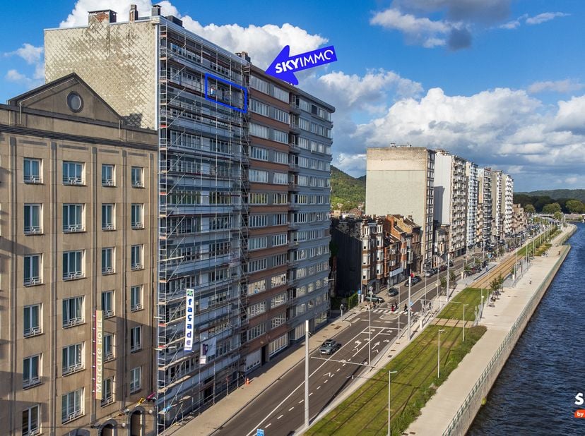 L'agence Skyimmo a le plaisir de vous présenter ce superbe appartement idéalement situé à LIEGE. Cet appartement se compose comme suit :<br />
APPARTE