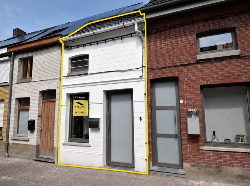 <br />
Knusse instapklare woning met zonnepanelen – ideaal voor starters of investeerders<br />
Deze gezellige en instapklare woning werd opgefrist in